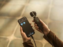 DJI Osmo Pocket 4 Creator Combo ricondizionato - Reebelo Italia