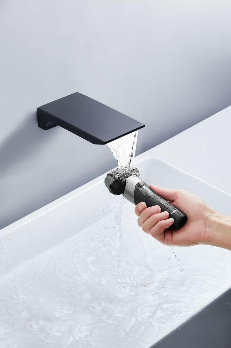 Panasonic ES-RM3FXK541 3-Blade Electric Shaver ricondizionato - Reebelo Italia